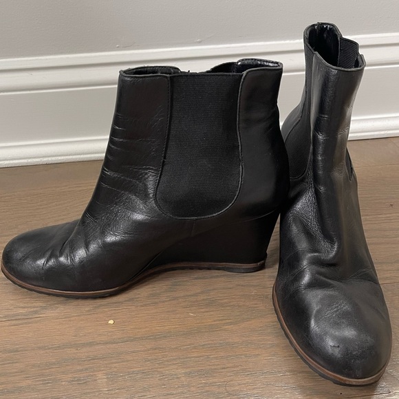 Tesori Black Leather Wedge Chelsea Boots size 10.5 - Picture 1 of 6